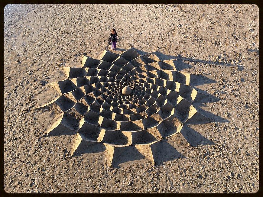La otra afición del inventor: el arte con la arena “Sand Art”
